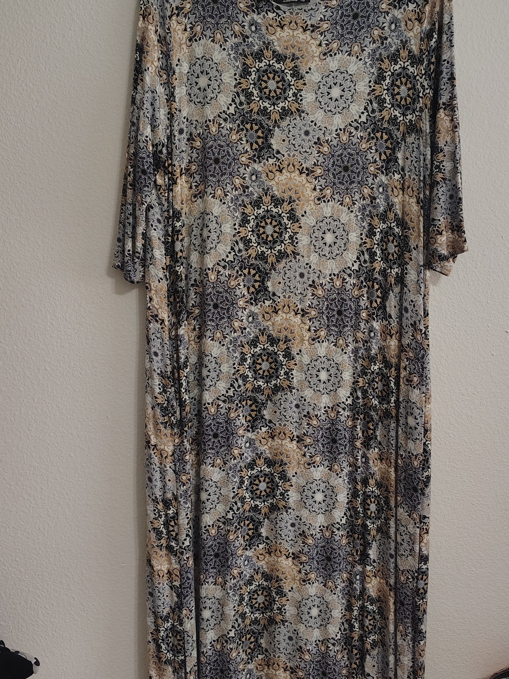 Annabelle Long Printed Maxi Dress in Black, Gray & Cream
